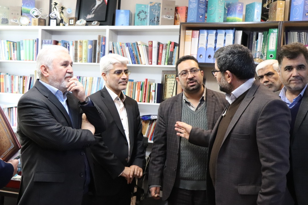 ۲۲ بهمن امسال تابلوی زیبای حمایت ملت از شهدای مقاومت بود