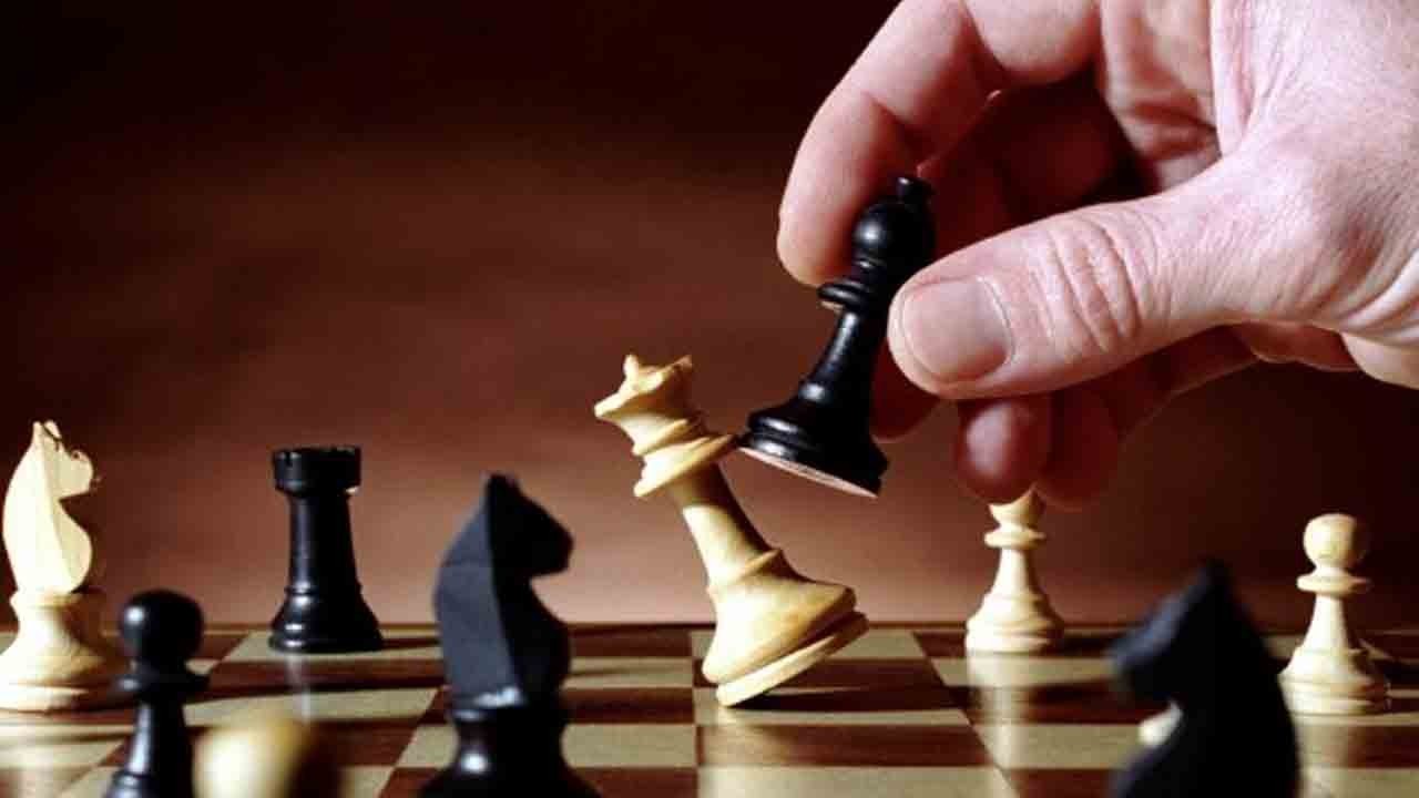 مسابقات شطرنج جام فجر در استان ایلام برگزار شد