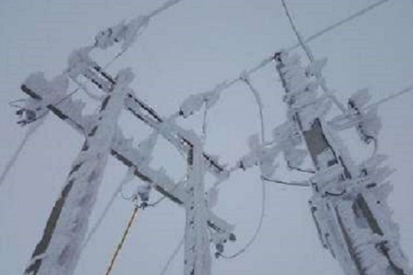 احتمال وقوع کولاک و بهمن در نواحی کوهستانی گیلان / امداد رسانی ۱۲۰ خودروی کمک&zwnj;دار سپاه به مردم