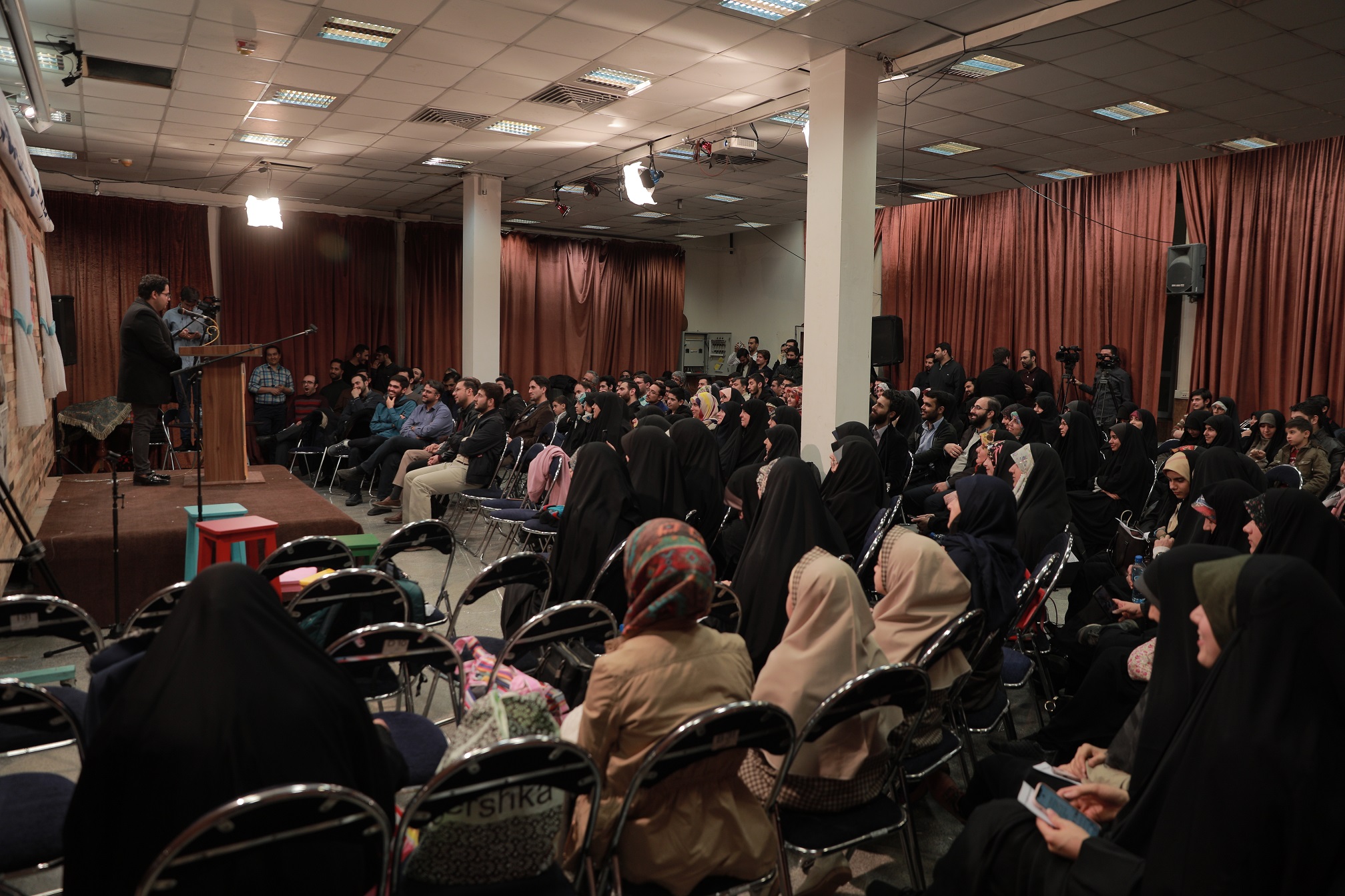 نوزدهمین «شب طنز انقلاب اسلامی» برگزار شد/ جشنواره «امضای کری تضمین است» برگزیدگان خود را شناخت