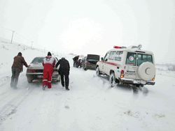 نیرو&zwnj;های هلال احمر زنجان به ۸۷۲ گرفتار در برف و کولاک امدادرسانی کردند