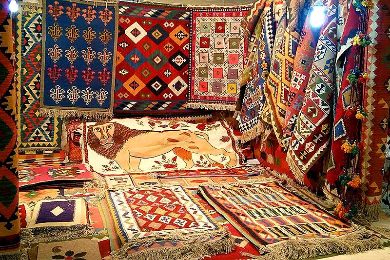 نمایش صنایع دستی  کهگیلویه و بویراحمد در ۱۰ غرفه نمایشگاه بین المللی تهران