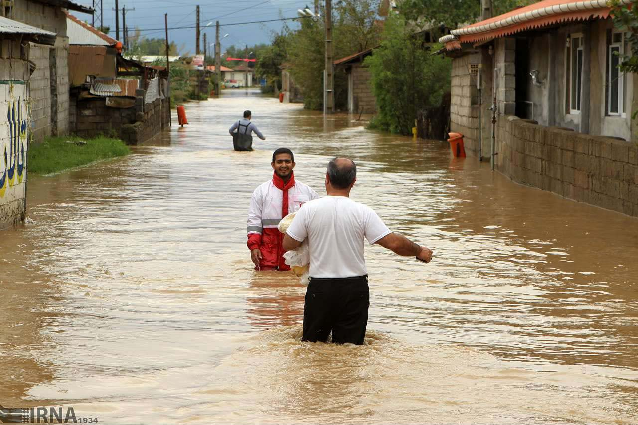 ارسال محموله ٨۰ میلیون تومانیِ جمعیت هلال احمر شهرستان بافق به سیستان و بلوچستان
