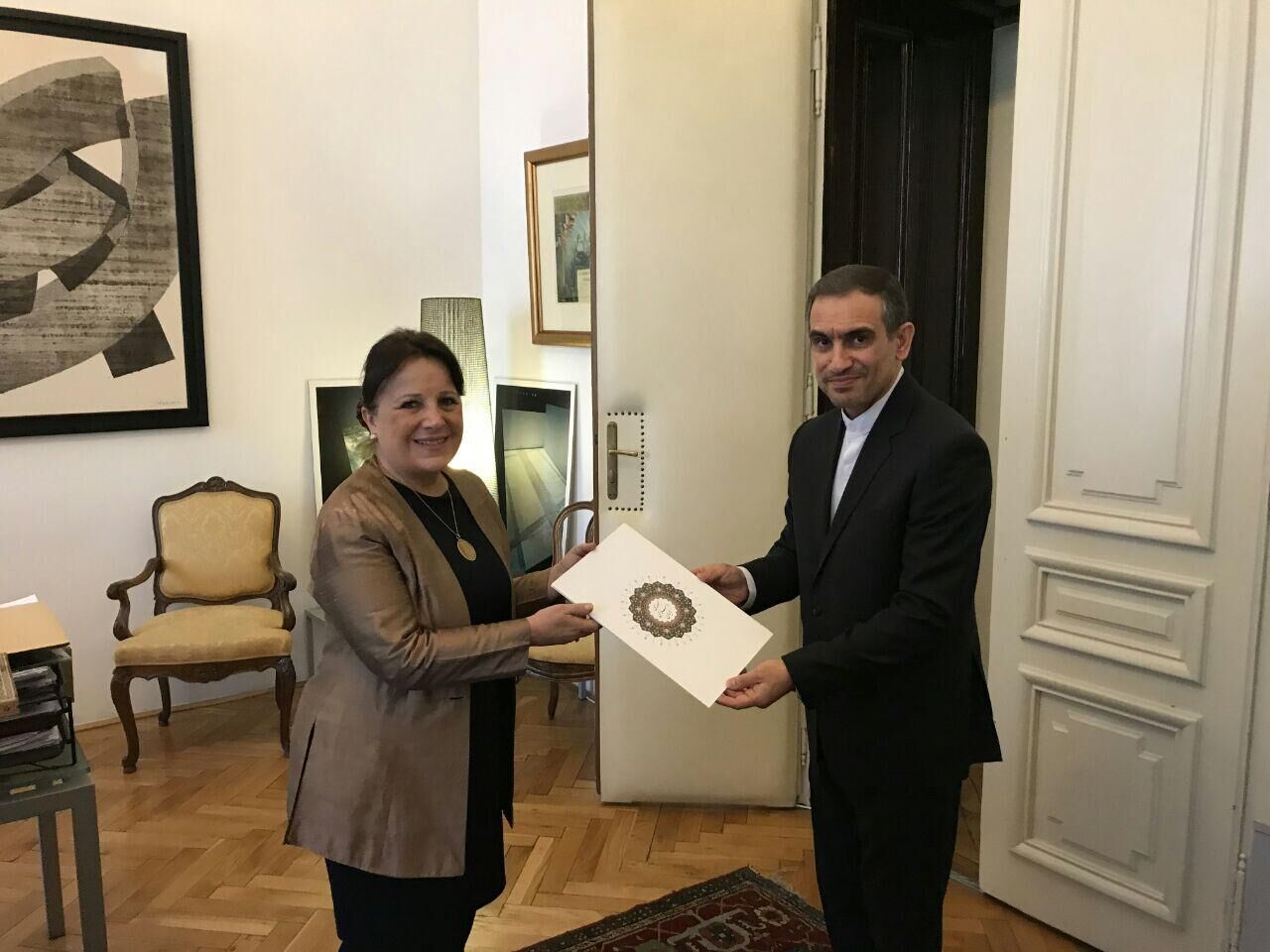 تقدیم رونوشت استوارنامه سفیر جمهوری اسلامی ایران در کرواسی