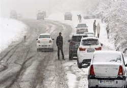 ۵ مسافر گرفتار در برف و کولاک محور اسالم به خلخال نجات یافتند