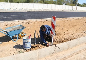 نصب تابلو‌های راهنمایی و علائم هشدار دهنده ترافیکی درمسیر پل نهم
