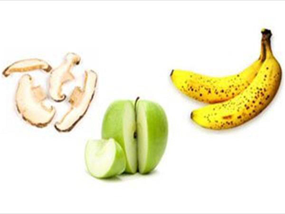 ترفند‌هایی برای جلوگیری از سیاه شدن سیب، موز و قارچ