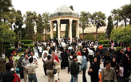 از حجامت برای تحویل سال تا نحسی سه‌شنبه جهت بریدن پارچه لباس عید/ مراسم نوروز در شیراز چگونه برگزار می‌شود؟