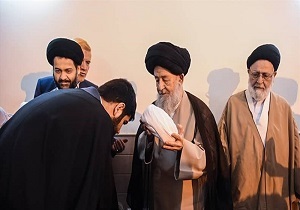 برگزاری مراسم عمامه‌گذاری طلاب در دفتر آیت‌الله علوی‌گرگانی