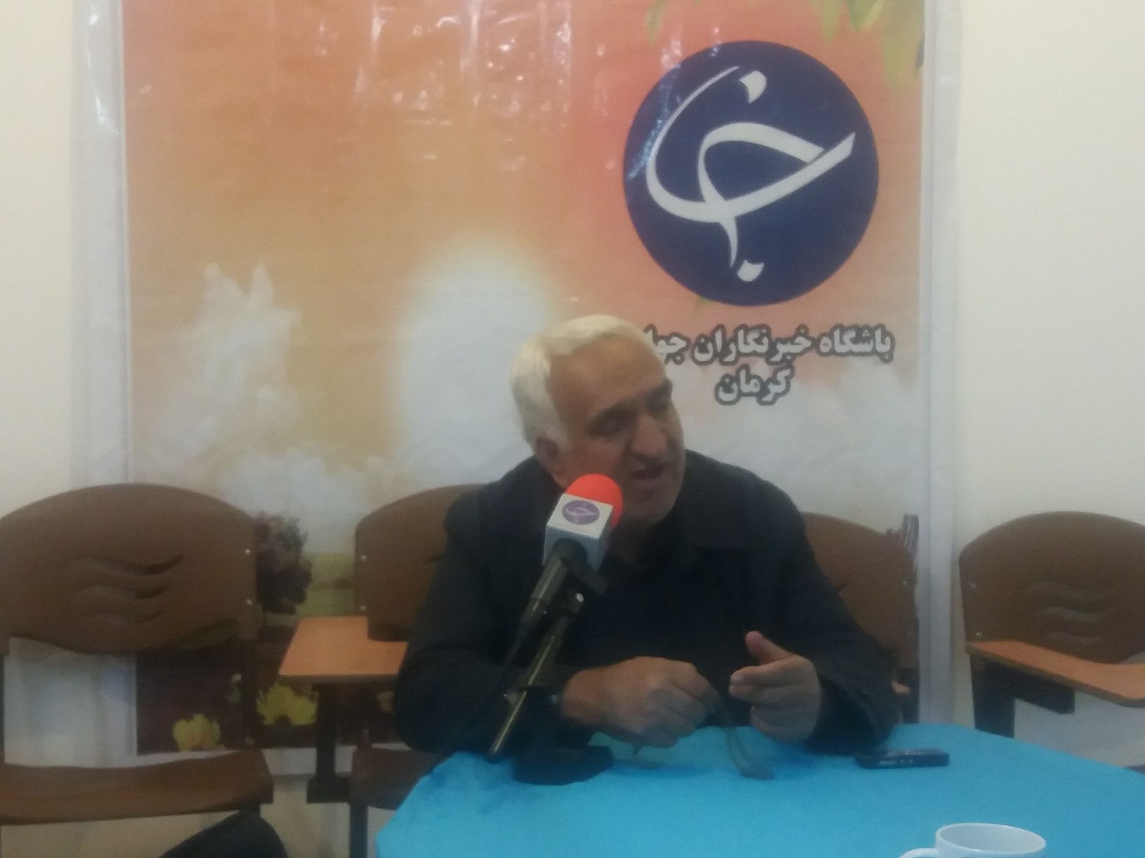 ارادت و خضوع سردار دل&zwnj;ها به مادرش / رضایت نامه کتبی سردار جهان از مادرش
