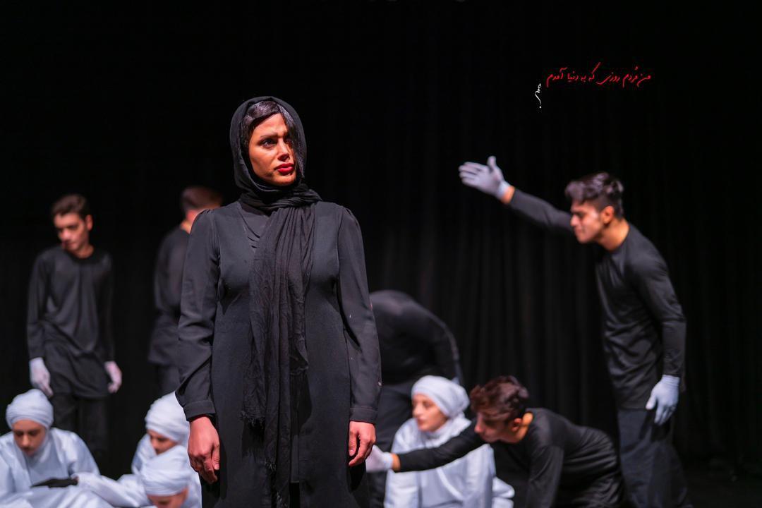 نمایشی از دغدغه های اجتماعی/والدین به تماشای این نمایش بنشینند
