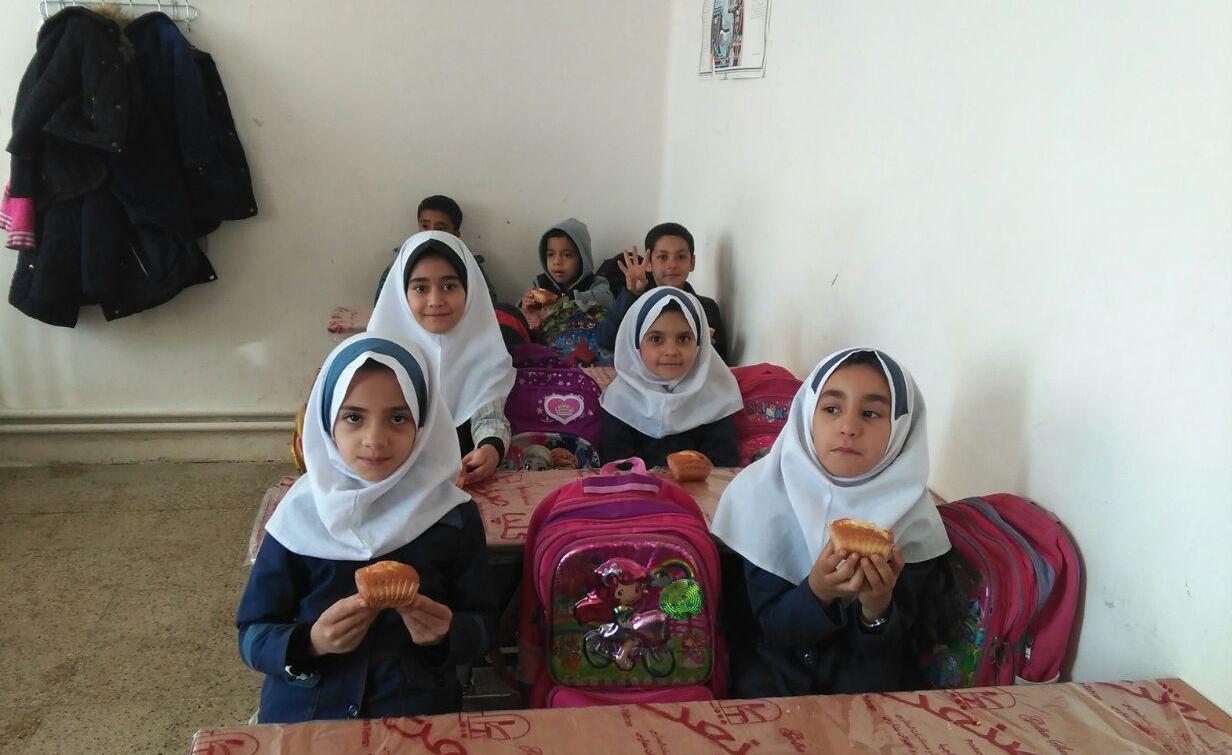 تجهیز ۲۲۰ میلیونی مدرسه روستایی استان زنجان