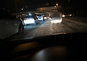 نگاهی به اوضاع نامناسب آسفالت در اتوبان تهران به کرج + فیلم