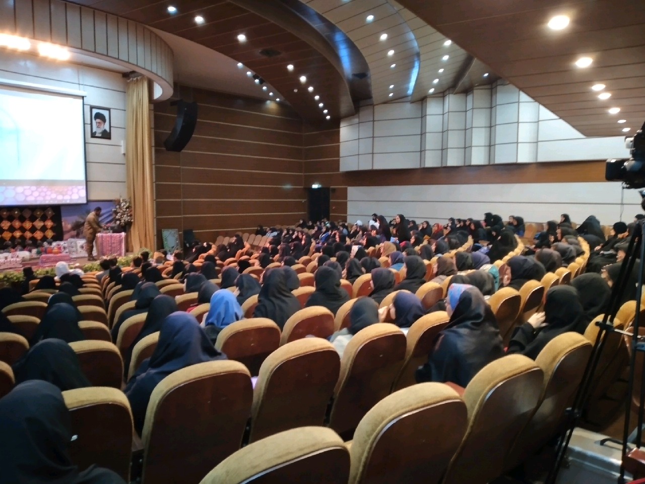 همایش مقام و منزلت بانوان با موضوع گام دوم انقلاب در زاهدان برگزار شد