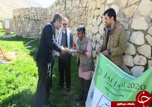 بازدید اعضای گروه صلح و دوستی جهانی از پایگاه میراث جهانی بیشاپور