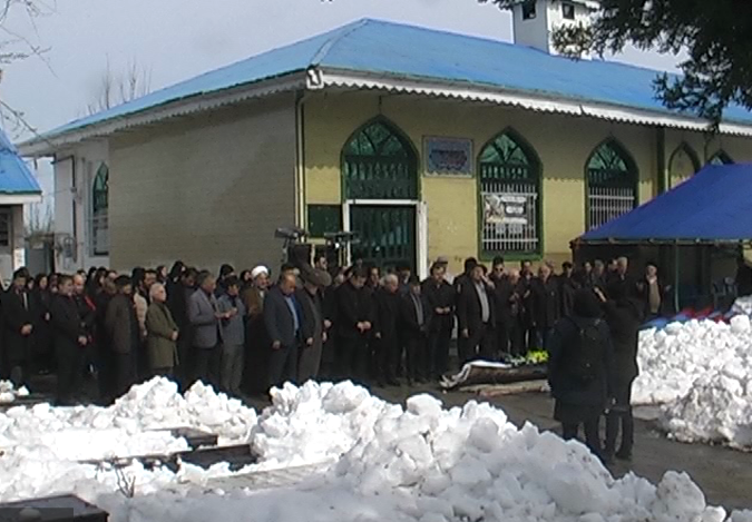 خاکسپاری یک خیر مدرسه ساز در شاقاجی رشت