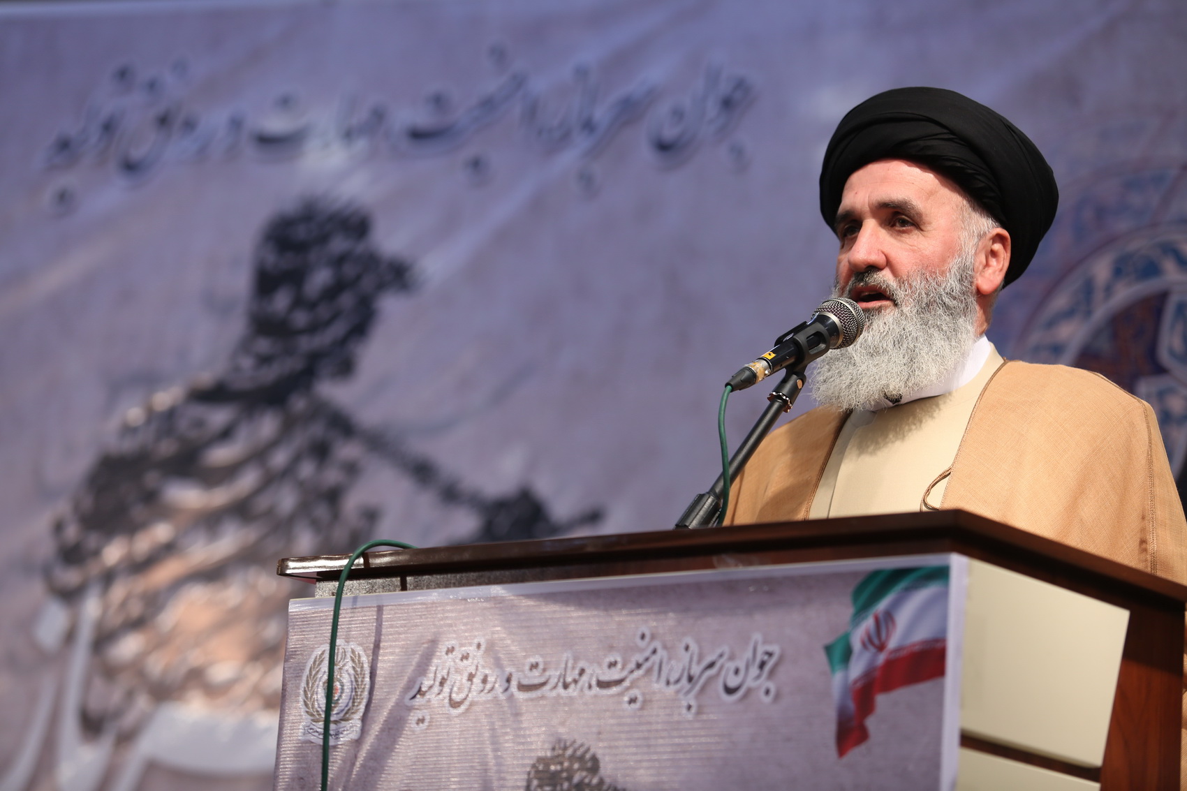 هر کس به عظمت، شوکت و عزت ایران اسلامی علاقه&zwnj;مند است، باید در انتخابات شرکت کند