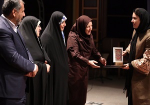 تجلیل از بانوان برگزیده استان قزوین