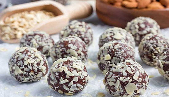 طرز تهیه&zwnj;ی حلوای خرما مجلسی؛ با شیر و بدون شیر