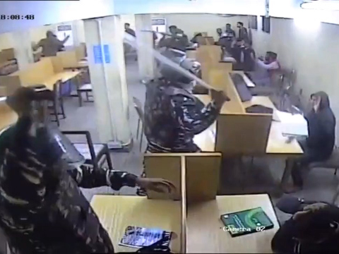 ضرب و شتم دانشجویان در کتابخانه دانشگاه توسط پلیس + فیلم