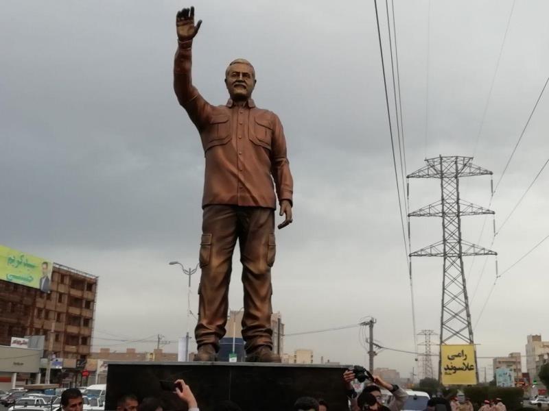 رونمايي از تندیس شهید قاسم سلیمانی در فرودگاه اهواز
