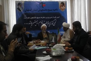 افرادی که با ثروت به قدرت می رسند، شایسته نمایندگی نیستند