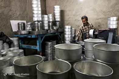 کارگاه سنتی تولید ظروف آلومینیوم