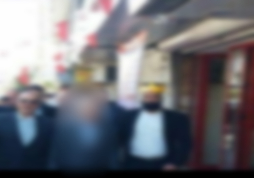 یک کوه عضله برای محافظت از یک داوطلب