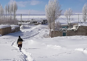 تلاش راهداران برای بازگشایی مسیرهای روستایی شهرستان مهاباد