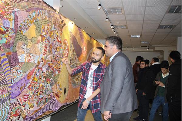 نمایش آثار نقاشی هنرمند بجنوردی در قاب نگارستان بجنورد