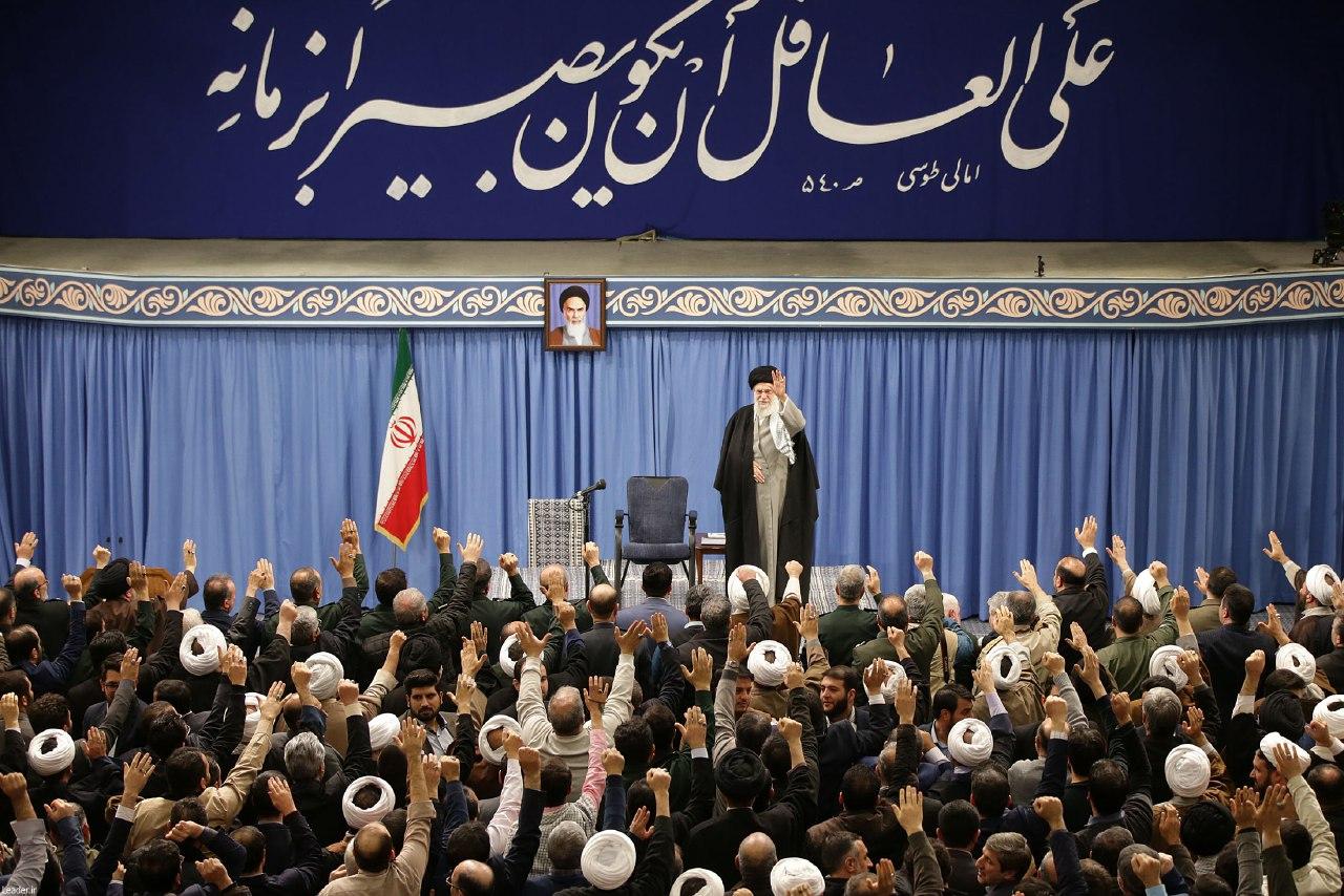 ترجمه حدیث نصب شده در حسینیه امام خمینی (ره) در دیدار مردم آذربایجان شرقی با رهبر انقلاب