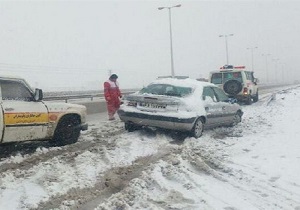 حضور ۷۰ نیرو برای عملیات راهداری زمستانی در محور‌های استان سمنان