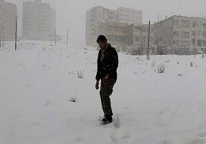 بارش برف هم‌اکنون در شهر صدرا + فیلم