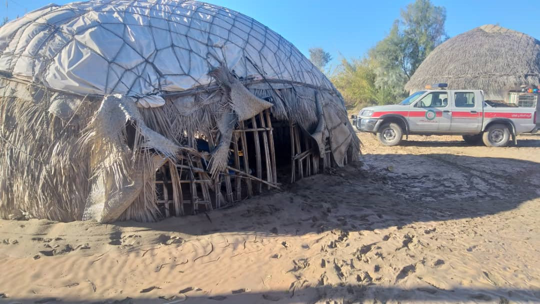 روایتهای نفس گیر درباره نجات جان سیل زدگان از مرگ حتمی؛ از ۲۴ ساعت محاصره بالای درخت تا تولد یک نوزاد روایتهای نفس گیر درباره نجات جان سیل زدگان از مرگ حتمی؛ از ۲۴ ساعت محاصره بالای درخت تا تولد یک نوزاد
