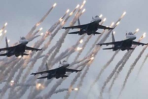 متجاوزان سعودی در دوازده نوبت شهر &laquo;نَهِم&raquo; یمن را بمباران کردند