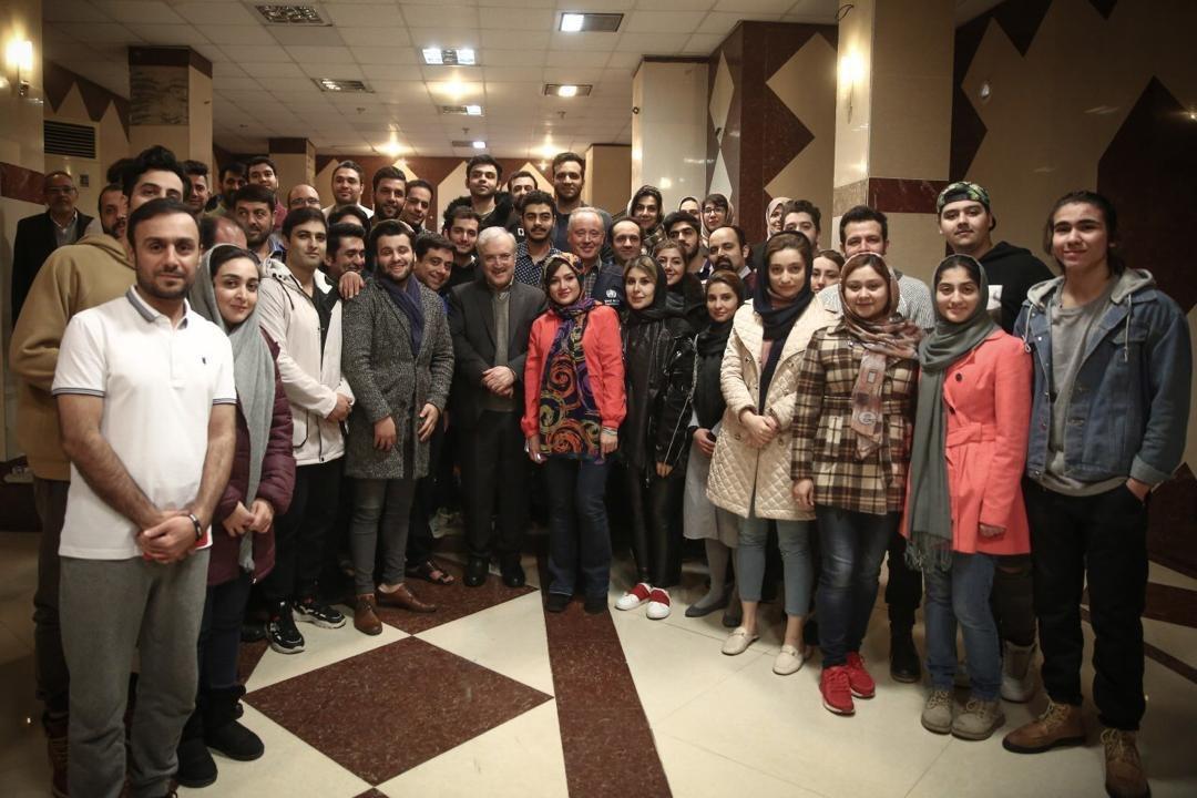 حال و هوای دانشجویان بازگشته از چین در لحظه ترک قرنطینه/ حرف های آخر دانشجویان بازگشته از چین در لحظه ترک قرنطینه
