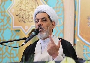 حوزه علمیه نباید از علمای بزرگ خالی شود