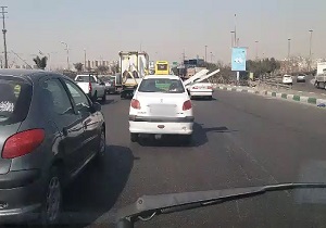 حمل خطرناک بار با پژو ۲۰۶! + فیلم