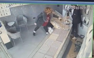 سرقت زیرکانه فروشنده جواهراتی از سارق