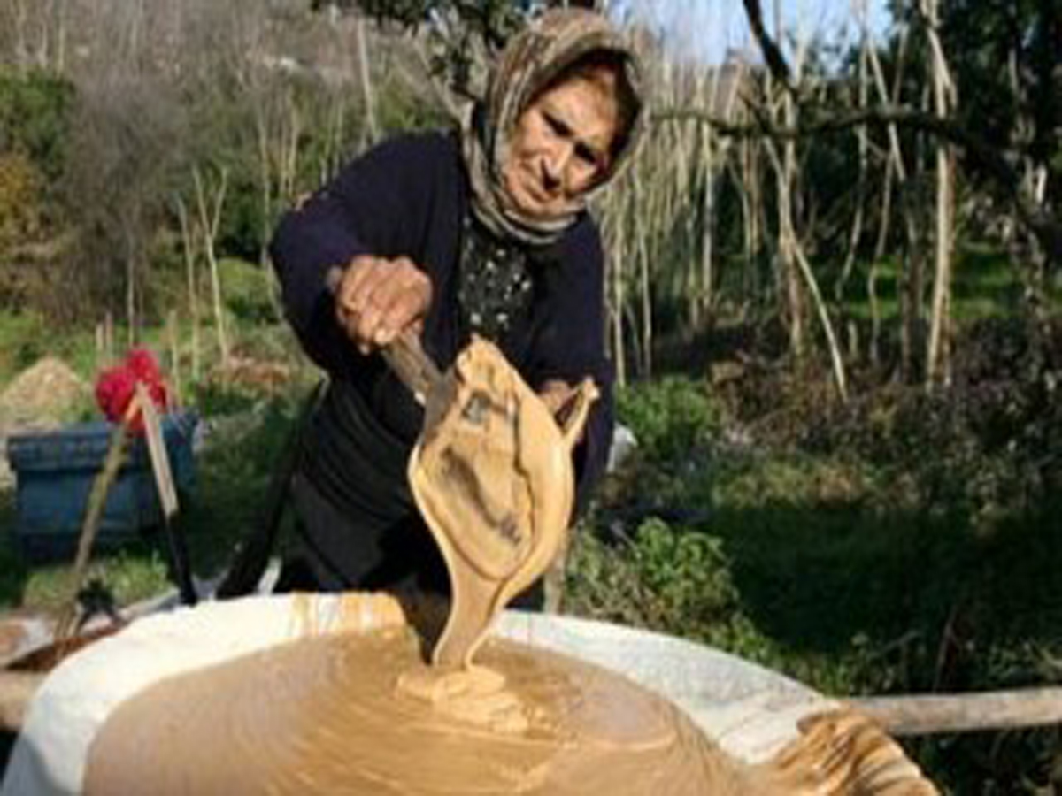 سرخ است و شیرین، نامش انار نیست!