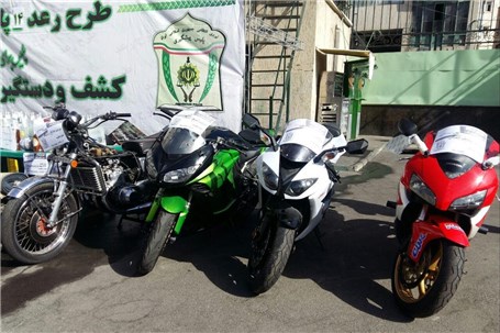 گوشی قاپ پارکور کار با ۱۲ کاپشن رنگی دستگیر شد