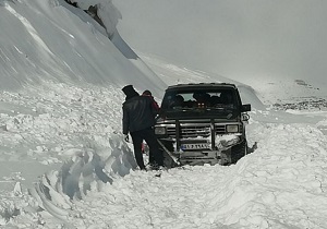 نجات جان یک خانواده از برف و یخبندان در استان قزوین