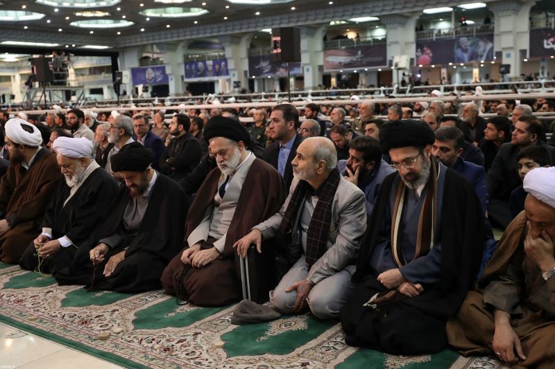 ادعای کذب خبرنگار ضدانقلاب برملا شد/ ماجرای حضور دکتر باقی در نماز جمعه تهران کنار رهبر انقلاب چه بود؟
