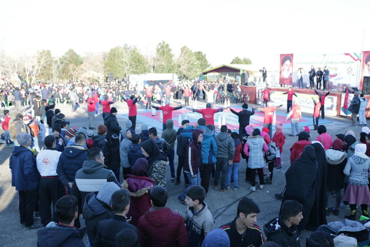 برگزاری همایش پیاده روی خانوادگی در شهرستان زرندیه