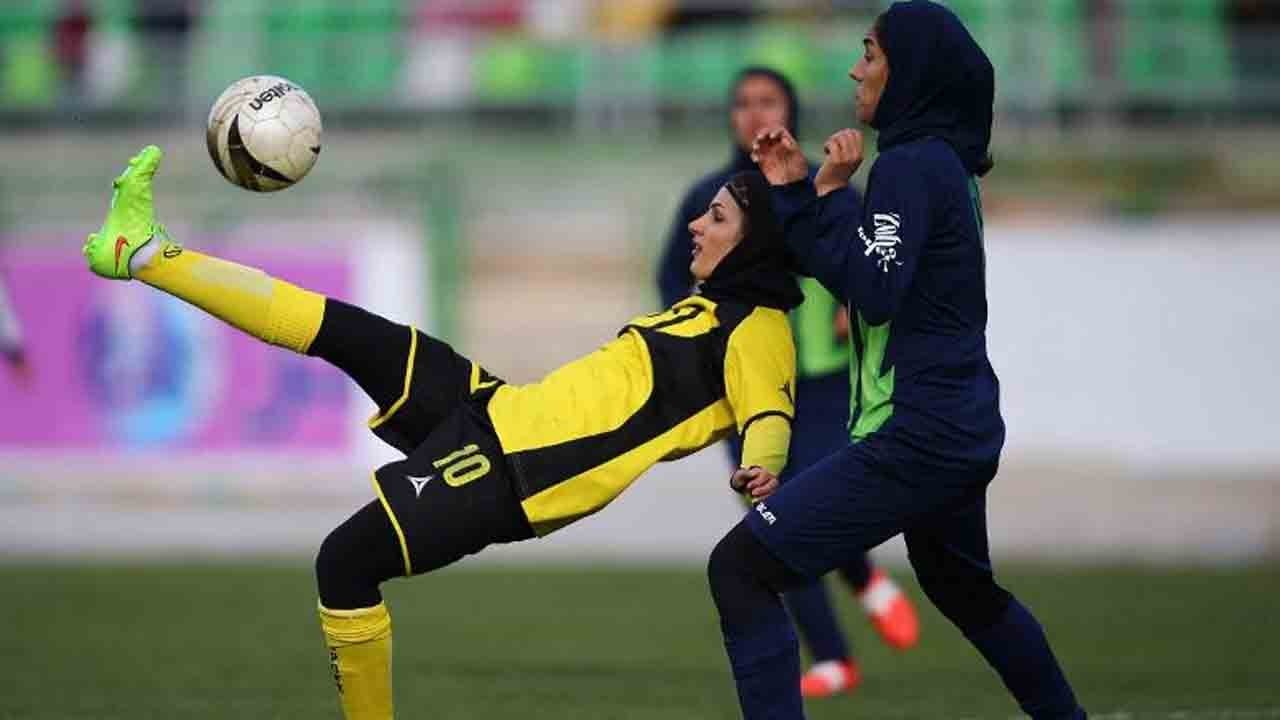 تداوم صدرنشینی شهرداری بم در هفته چهاردهم فوتبال بانوان