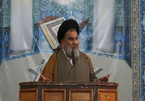 حج بالاترین فرصت انتقال ارزشهای اسلامی است/لازمه بقای نظام، اقتدار است