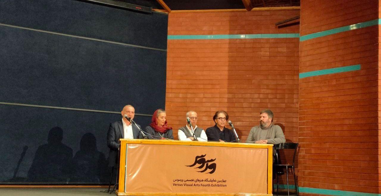 چهارمین نمایشگاه هنر&zwnj;های تجسمی &laquo;ورسوس&raquo; شروع به کار کرد/ فروش آثار نسل جوان