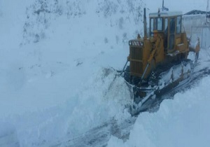 نجات مسافران خودروی گرفتار برف در استان قزوین