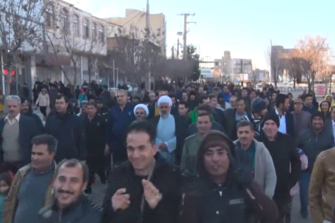 استقبال بسیار خوب مردم زرندیه از همایش بزرگ پیاده روی خانوادگی