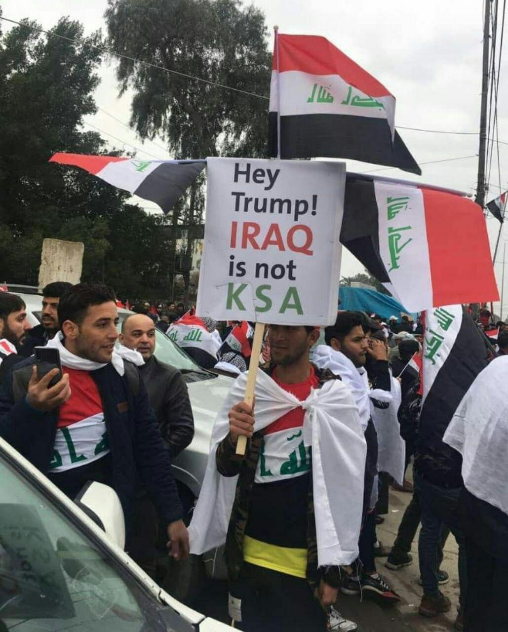 دست نوشته جوان عراقی در تظاهرات ضد آمریکایی بغداد